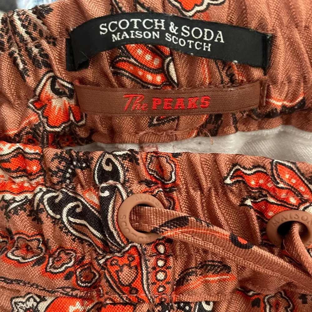 MAISON SCOTCH - SCOTCH & SODA FLORAL AND  CONTRAST PANEL PRINTED PANTS - Picture 8 of 14
